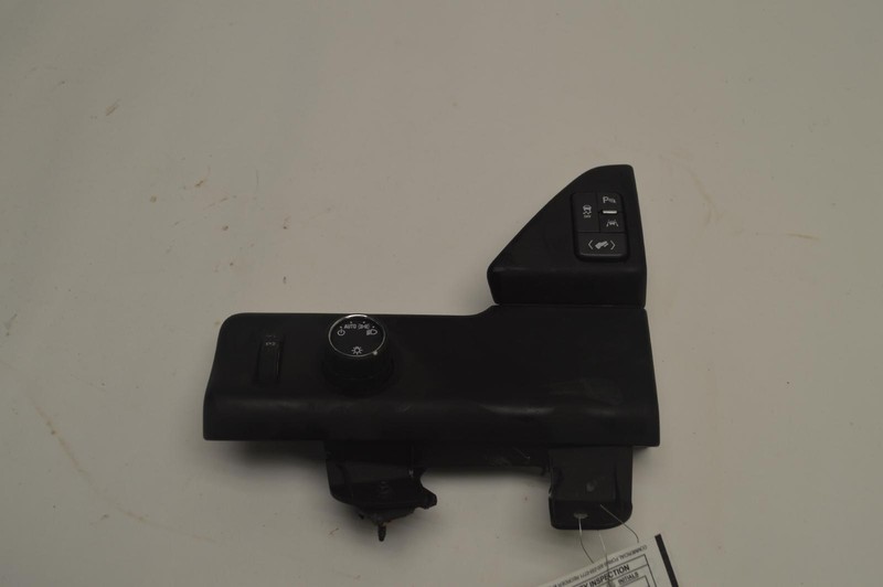 2015-2019 CHEVY/GMC SUBURBAN DASH HEADLIGHT FOG & TRACTION PARK SWITCHES OEM