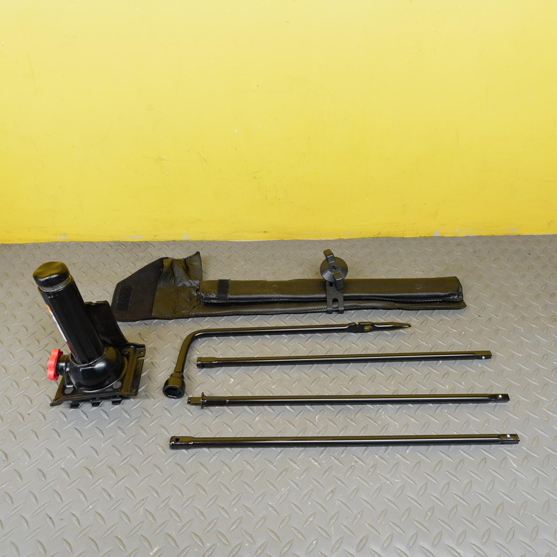 2014-2025 GMC SIERRA 1500 Emergency Floor Jack Tool Kit W/ Bag Oem 84311586