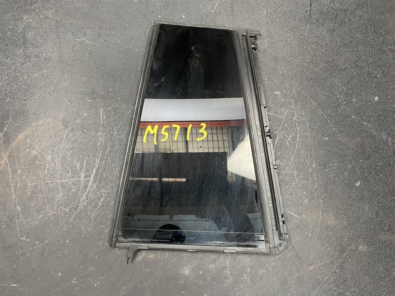 Rear Left Door Window Vent Glass 2018 Mercedes GLS 550 1667300955 2017 2019