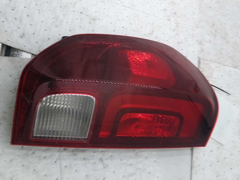 2019 Honda Ridgeline Left Tail Light Assembly Silver OEM 622397 111K Miles
