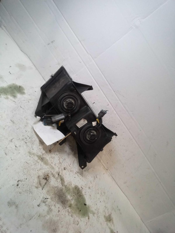 Used Right Headlight Assembly fits: 2010 Chevrolet Colorado Right Grade B