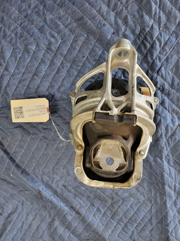 Used Oem Audi Front Right Engine Mount Bracket 4M0199372G for 2018-23 Q5 2.0 4WD