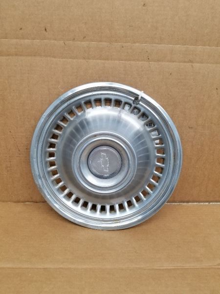 Wheel Cover HubCap Excluding Caprice Fits 71-72 CHEVROLET PASS. 256353