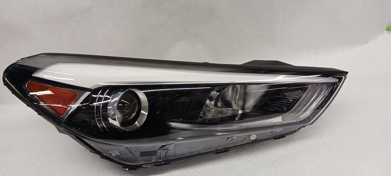 16-'18 HYUNDAI TUCSON passenger headlight halogen w/LED accent OEM Grade A!