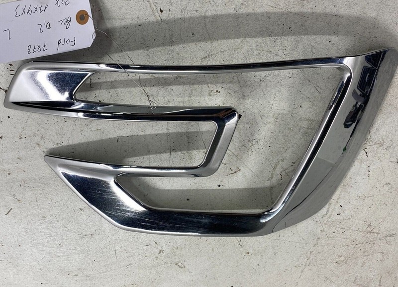 2016-2019 FORD EXPLORER FRONT LEFT FOG LAMP TRIM FOG LIGHT COVER BEZEL OEM