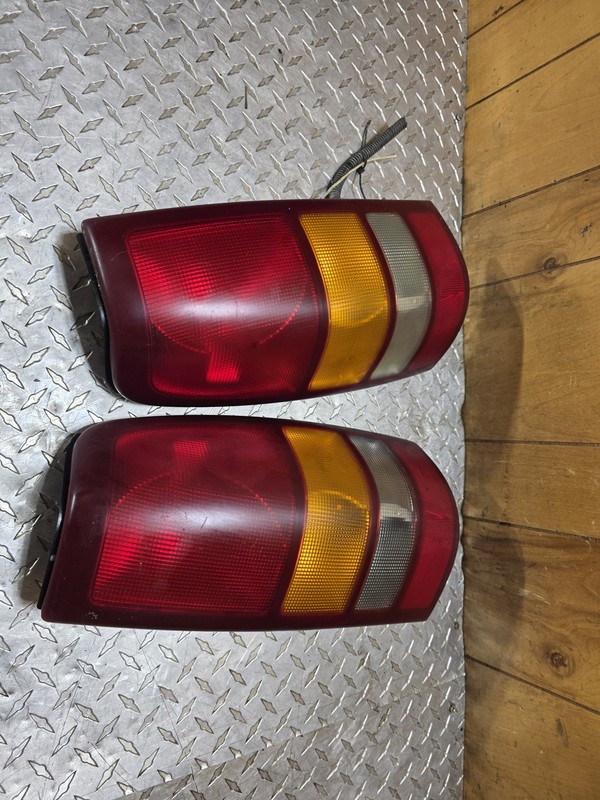 1999-2003 Chevrolet Silverado LH RH Tail Light Tail Lamps Oem