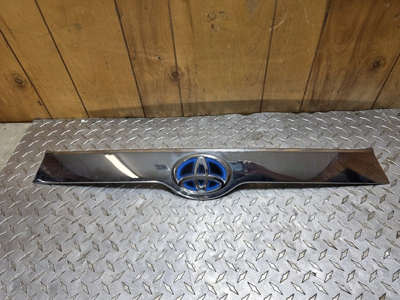 12 13 14 TOYOTA CAMRY LE XLE HYBRID REAR TRUNK LID GATE CHROME TRIM MOLDING OEM