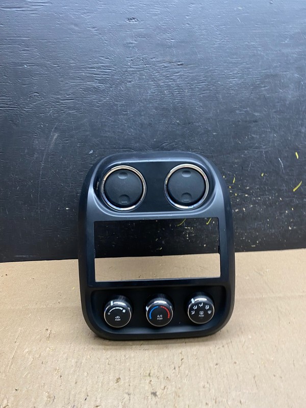 2011 to 2017 Jeep Compass Dash Climate Temperature Control Radio Bezel T4964 DG