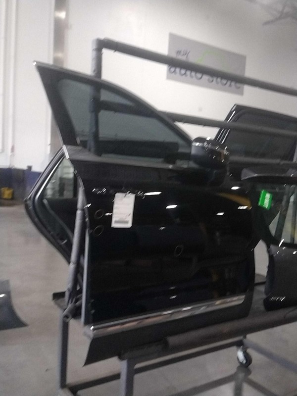 2020 KIA Telluride Right Front Door Black OEM 4DR SUV 63K Miles - NJ25-26304