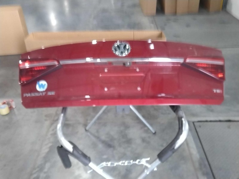 2017 Volkswagen Passat Deck Lid Trunk Lid OEM Red 4DR Sedan 129K Miles