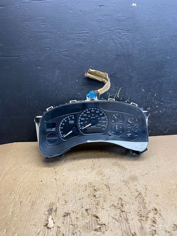 2002 GMC Yukon Speedometer Cluster Gauge Oem z9850 DG