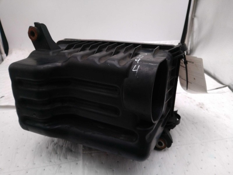2009 Hyundai Santa Fe Air Cleaner Assembly OEM 281112B000 185K Miles