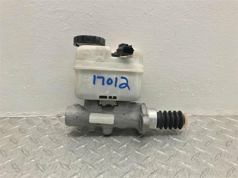 02 03 04 FORD EXPEDITION NAVIGATOR 5.4L 2WD BRAKE MASTER CYLINDER OEM 541-01265