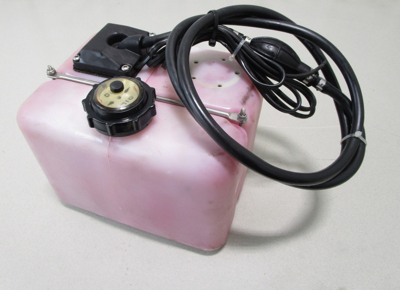 175529 OMC Evinrude Johnson Outboard 1.8 Gallon Remote Oil Tank0175529
