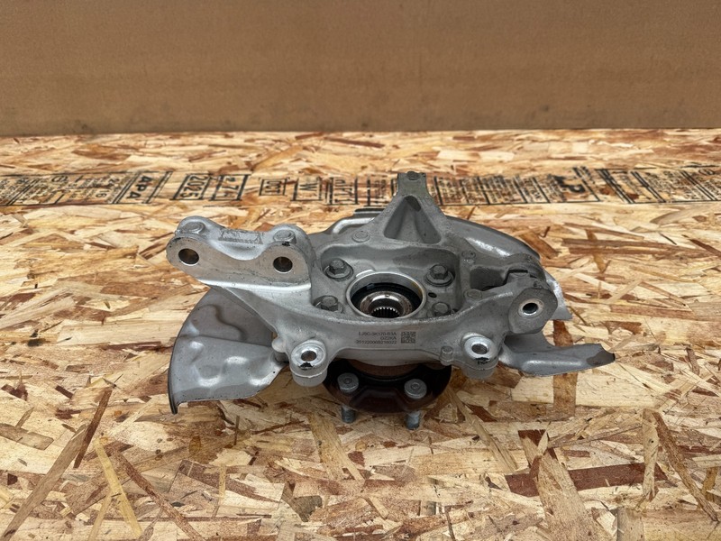 FORD MUSTANG MACH-E 2021-2025 OEM FRONT RIGHT PASSENGER SPINDLE KNUCKLE HUB AWD
