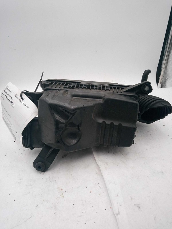 Used Air Cleaner Assembly fits: 2018 Hyundai AccentGrade B