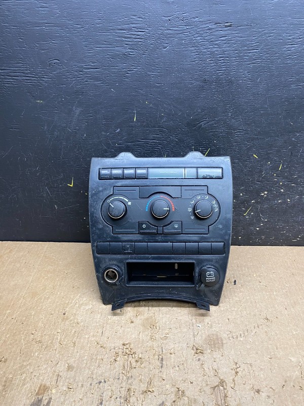 2005 2006 2007 Jeep Commander Grand Cherokee A/C Climate Control Bezel Z9748 DG