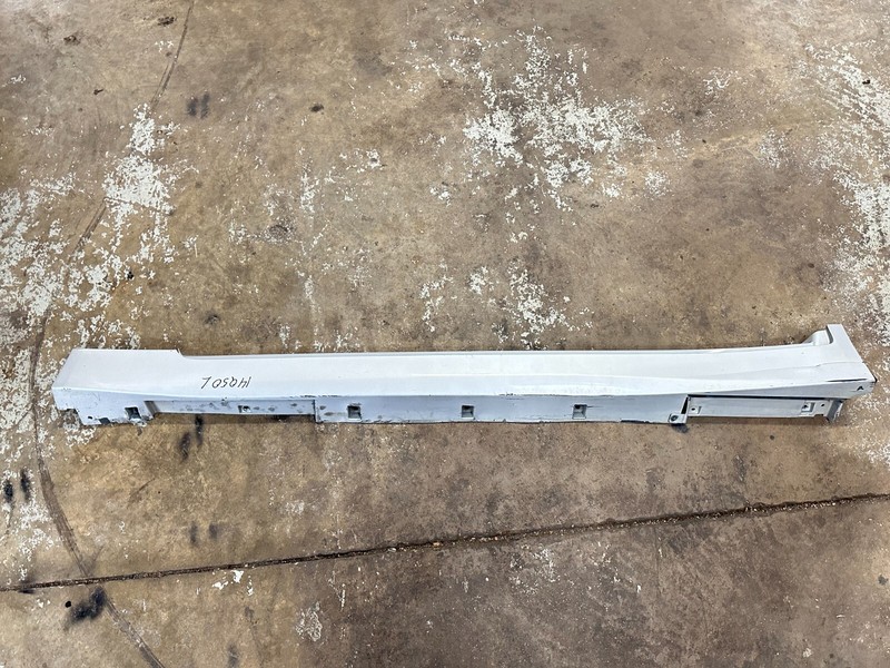 14-20 INFINITI Q50 - LEFT SKIRT ROCKER PANEL COVER MOLDING Silver K23 OEM
