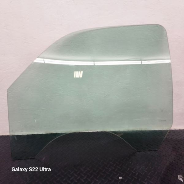 2000-2006 Chevrolet Tahoe Front Left Driver Door Glass Window OEM 15891714