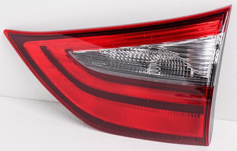 OEM Toyota Sienna Right Passenger Side Halogen Tail Lamp 81580-08031 Lens Crack