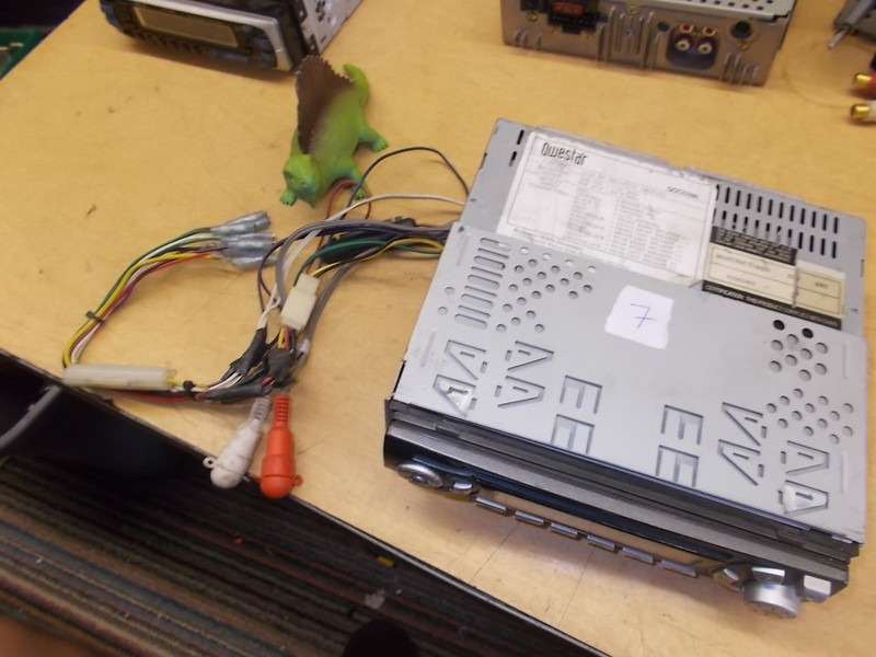 Qwestar QCCD390 Radio Stereo *FREE SHIPPING*