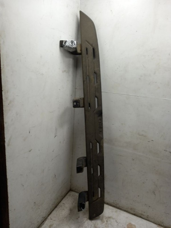 23 TOYOTA SEQUOIA TRD PRO PASSENGER RIGHT RUNNING BOARD