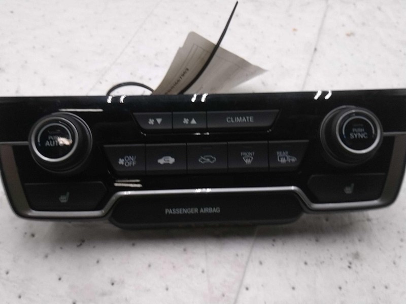 Honda CR-V 2017 35K mi. Front Temperature Control 79620TLAA413 3213