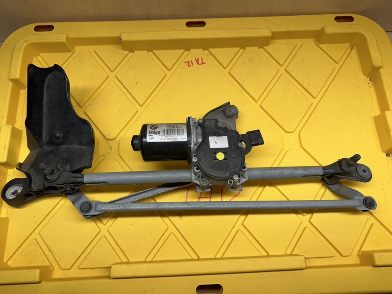 2017-2020 BMW 430I F36 FRONT WINDSHIELD WIPER MOTOR LINKAGE WASHER OEM