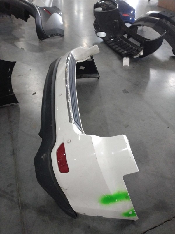 2019 Jeep Grand Cherokee White Rear Bumper Assembly OEM Used with Scratches