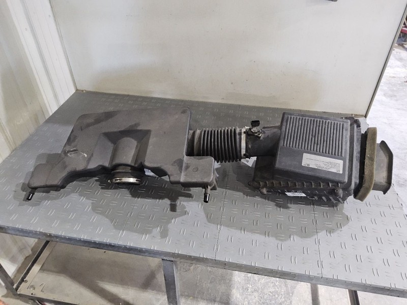 2014-2016 GMC SIERRA 1500 Air Cleaner Intake Box Assembly w/o High Capacity