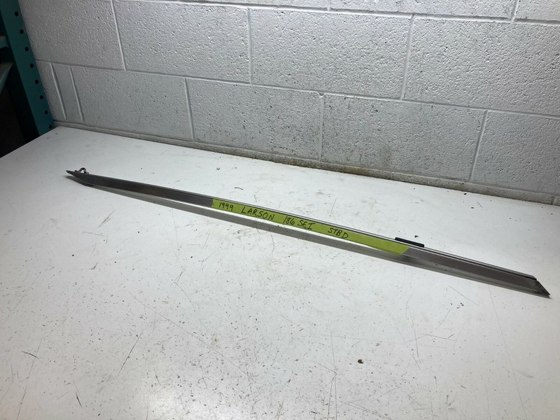 Z7 1999 Larson SEI 186 Boat Windshield Rail Driver Starboard Right Side