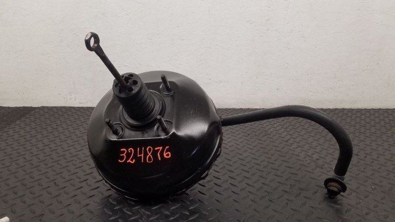 95-96 Chevrolet Tahoe Vacuum Brake Booster OEM 18029985