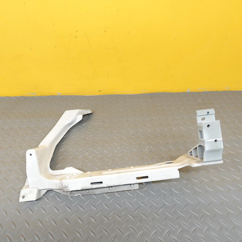 2017-2020 JAGUAR F-PACE Front Right Side Headlight Support Bracket Hk8313n078