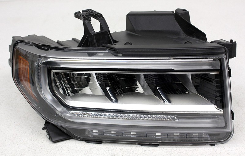 OEM Right Passenger Side LED Headlamp For GMC Acadia AT4 84902388 Tabs Missing