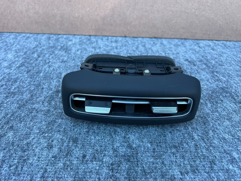 GENESIS GV70 22-25 OEM CENTER CONSOLE REAR AC VENT ASSEMBLY BLACK 97040-AR050