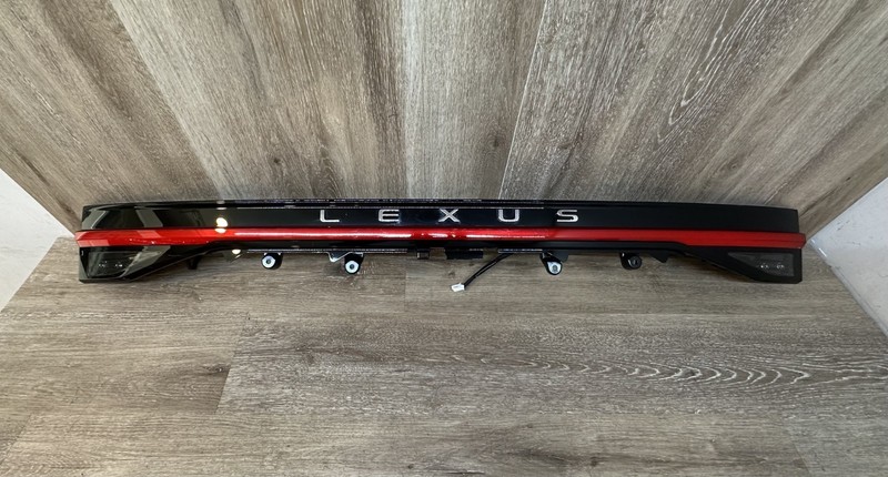 2024-26 LEXEUS TX350 / TX500 CENTER TAILLIGHT . OEM