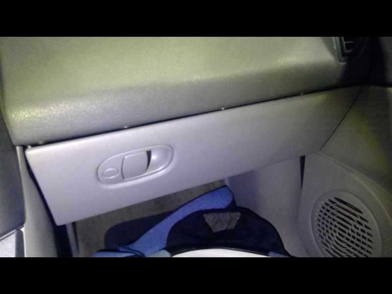 VUE 2003 Glove Box 1706024