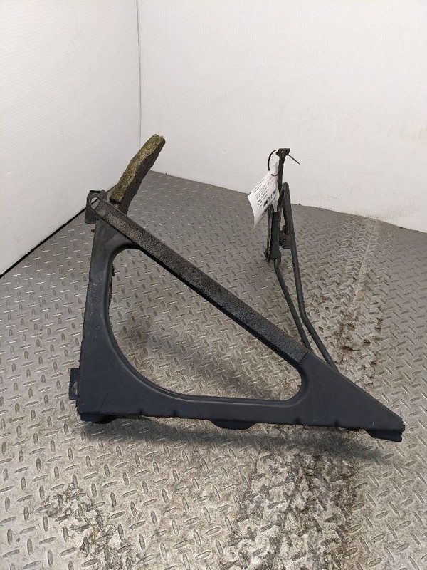 06-09 Pontiac Solstice Fender Bracket Support Upper left Side OEM 1184140