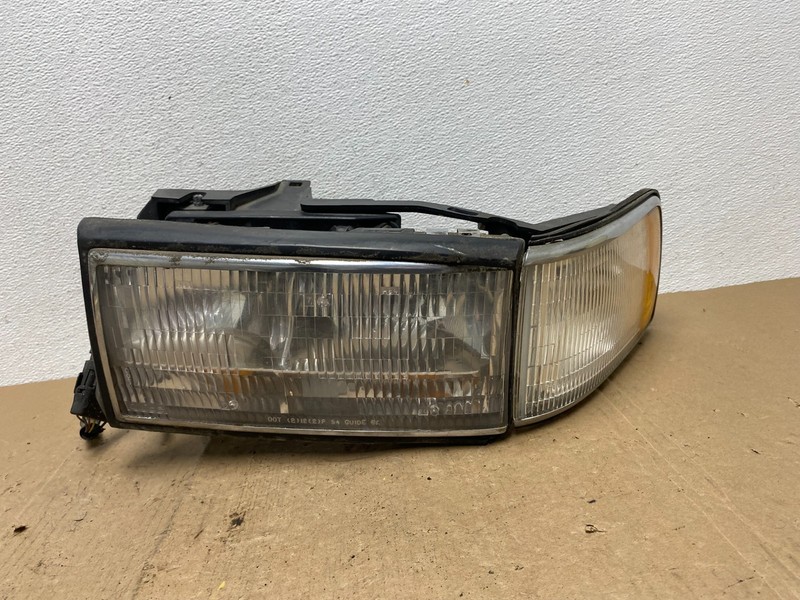 1994 1995 1996 Cadillac Deville Left Driver LH Headlight + Turn Signal AC5871 DW