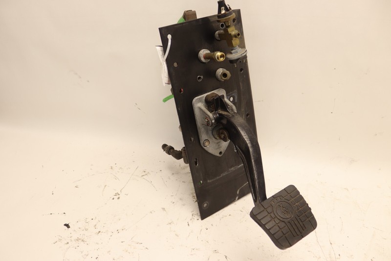 1996-2010 KENWORTH T2000 BRAKE STOP PEDAL W/ VALVE & BRACKET G90-1112-004 OEM