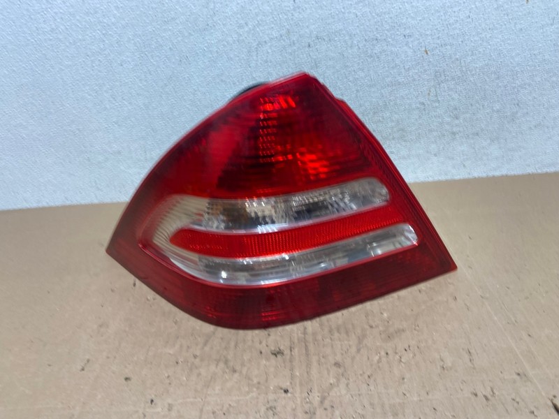 2005-2007 Mercedes-Benz C230 C240 W203 C-Class Left Driver Tail Light AE6433 LK