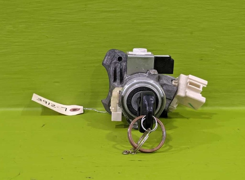 07 08 CAMRY IGNITION SWITCH CYLINDER HOUSING W/KEY OEM 3912-7