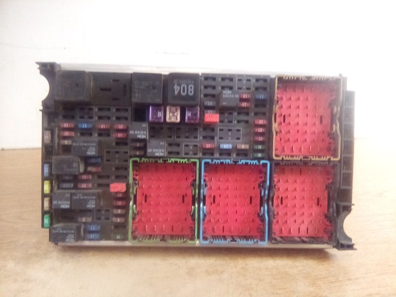 Kenworth T880 Paccar P27-1287-0101 Fuse Box