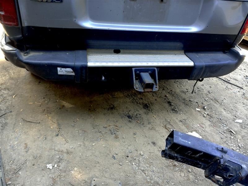 91-98 TOYOTA LAND CRUISER REAR BUMPER ASSEMBLY SLV-26P SCRATCHES