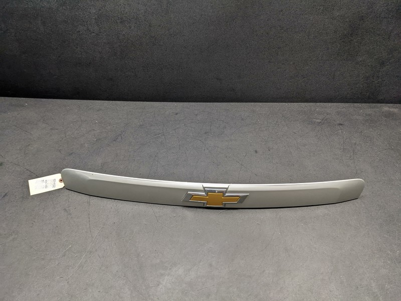 Rear Liftgate License Lamp Molding Plate 42609018 2018 Chevrolet Trax 2015-2017