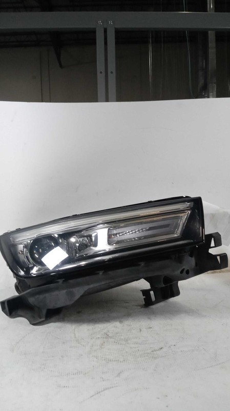 2018 Audi Q5 Right Headlight Assembly Xenon White 676703 101K Miles Used