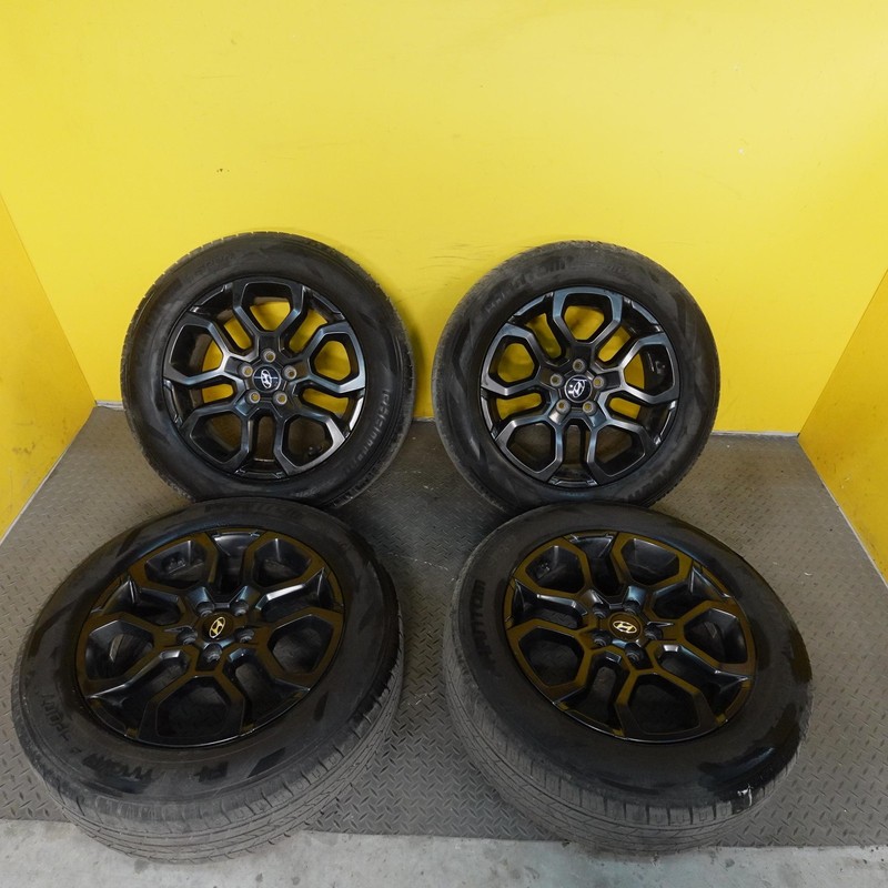 2022-2023 HYUNDAI SANTA FE Wheel 18x7-1/2 10 Spoke W/tire 235/60 R18 Set OEM