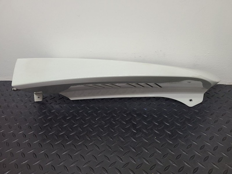 08-14 GMC Yukon Left Driver Upper Quarter Molding White OEM 25931407
