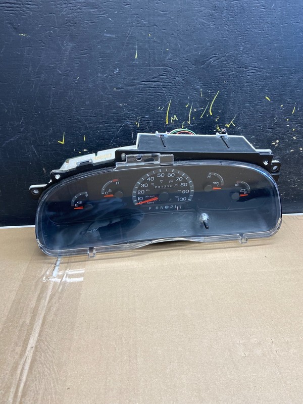1999 to 2000 Ford E150 E250 E350 VAN Gauge Speedometer Cluster AB1804 DG
