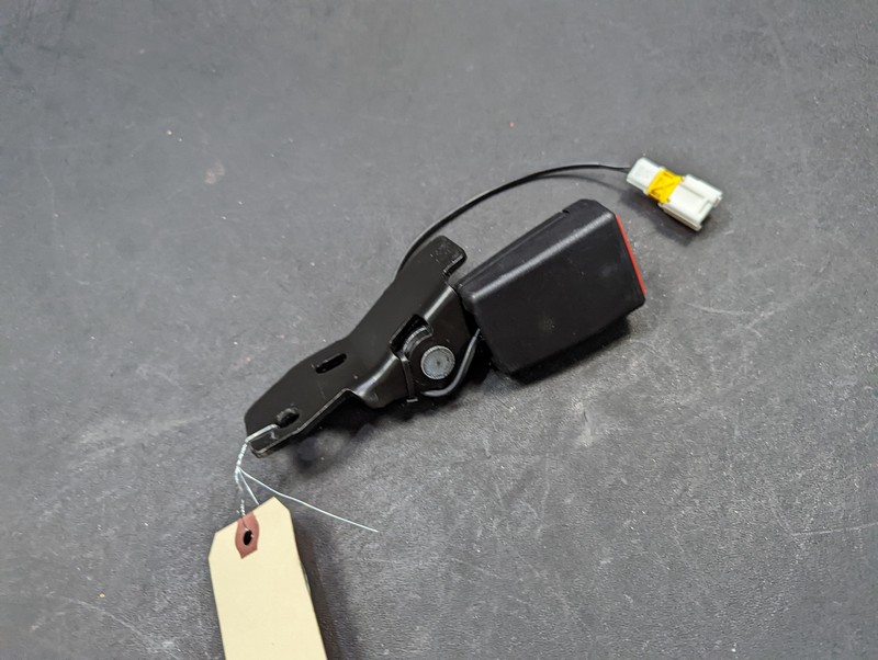 Rear Right Seat Belt Buckle 2019 Jeep Renegade 6EE25LXHAA 2020